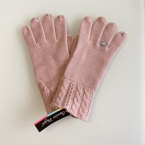 Lady’s gloves